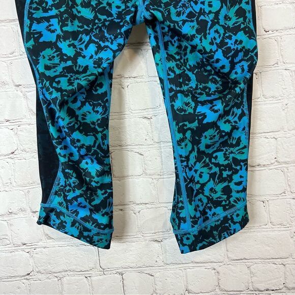 lululemon Stop At Nothing Crop Size 8 in Fleur Sombre Kayak Blue Dragonfly - Picture 6 of 8